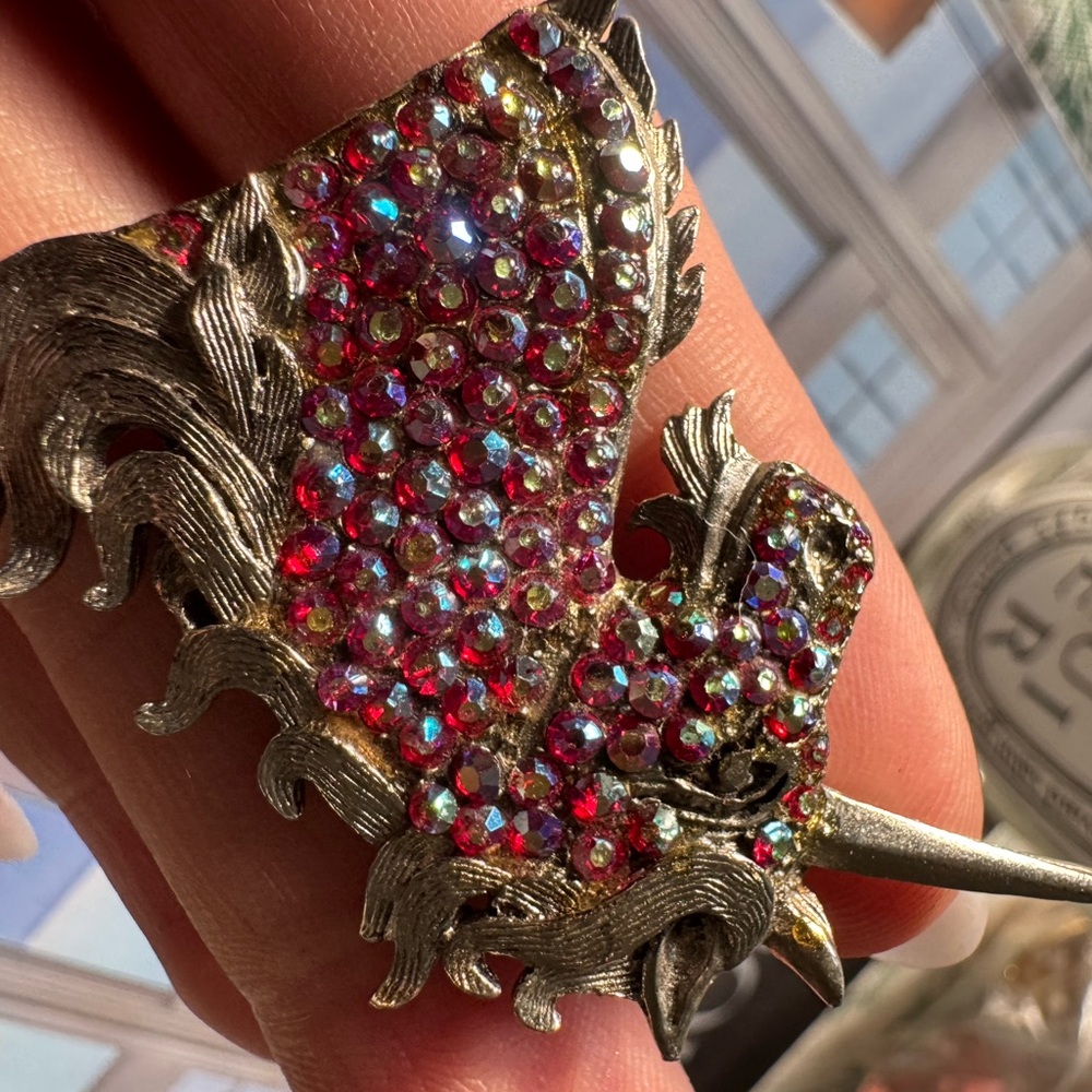 THELMA DEUTSCH sparkling unicorn pin